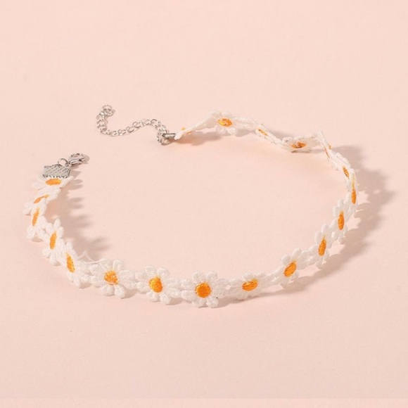 Accessories - Sweet little daisy chain choker